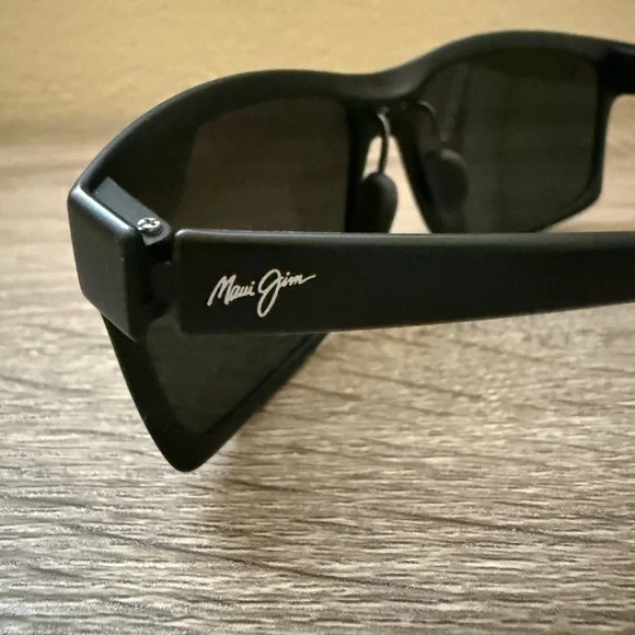Maui Jim Men’s Sunglasses - Picture 6 of 13
